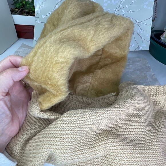 Vintage made in Canada ( tags) faux fur w/ scarf. - Picture 3 of 8